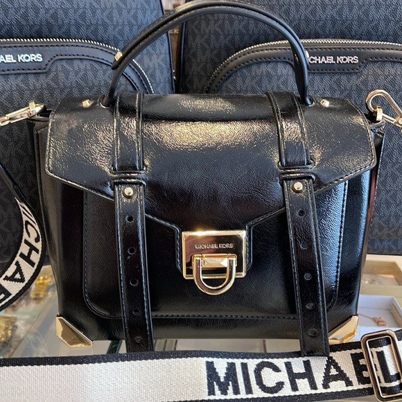 MICHAEL KORS
Manhattan Md TH SCHOOL Crackled Metallic Leather SATCHEL Crossbody - Picture 4 of 16